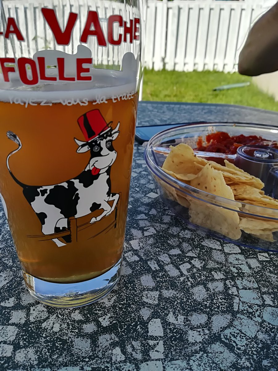 Cricri261's tweet photo. Summer, summer, summer... Just want to say that I loooove ya! 😎😋☀️ #summer #natchos #beer https://t.co/CxFtQUx0VR