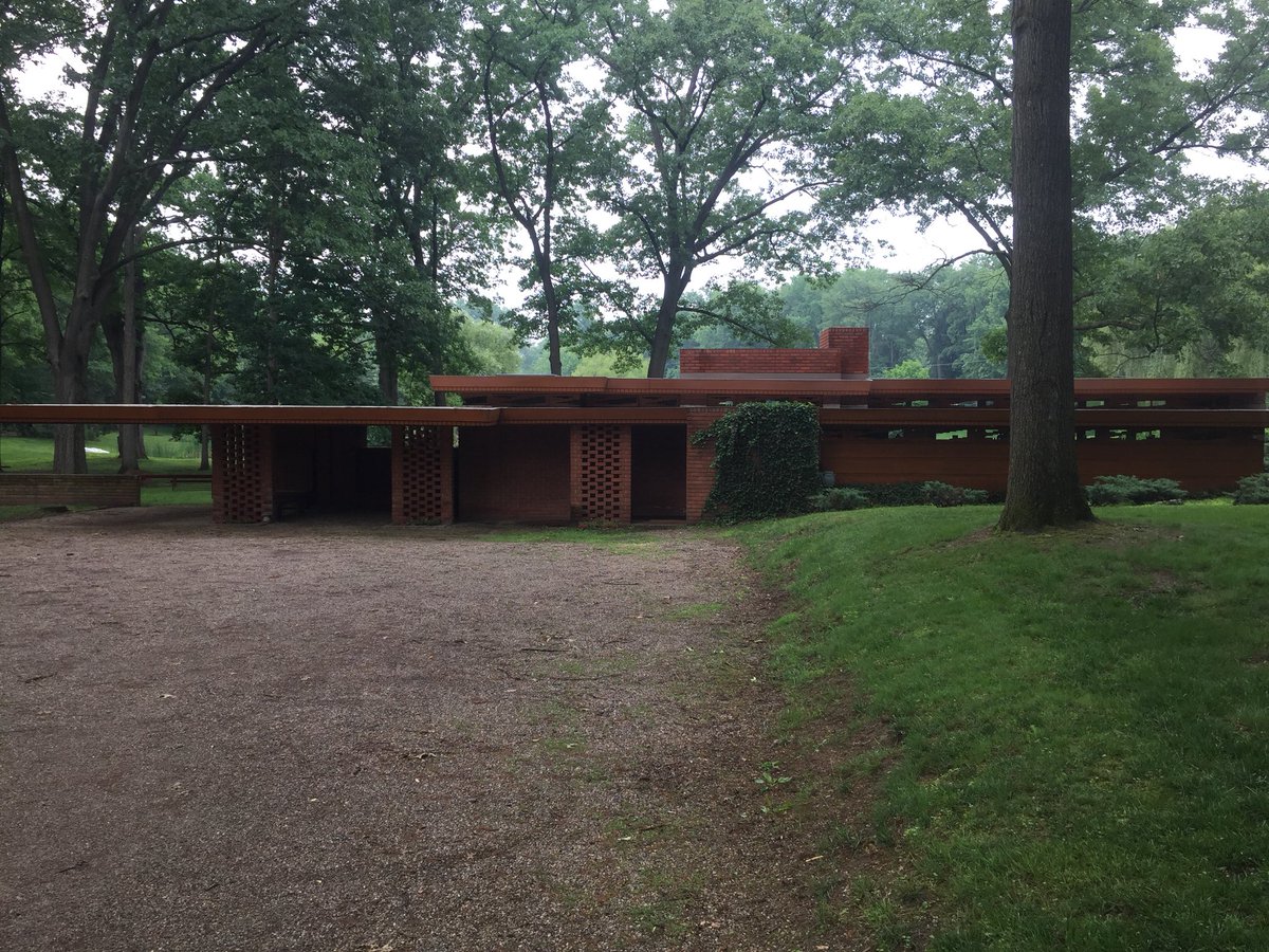 KarenDybis's tweet photo. I’m an #architecture freak, so I had to see the Smith House, a #FrankLloydWright beauty in Bloomfield Township. @CranbrookArtMus does a fantastic tour of this picturesque home and grounds. I highly recommend it!
#history #secretDetroit #Detroithistory https://t.co/x9bcvGdJkD