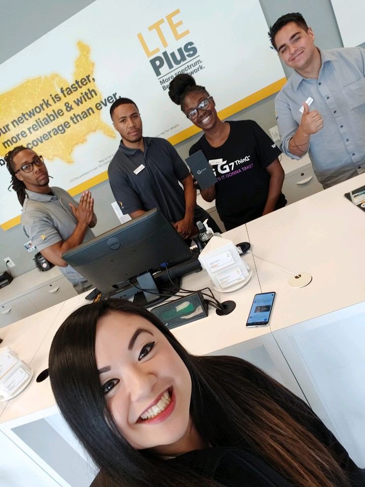 LGJoniG's tweet photo. & we are officially sold out, 6 LG G7 ThinQs out ! @SellWithLG #G7partnerup https://t.co/x6zDvC8piK
