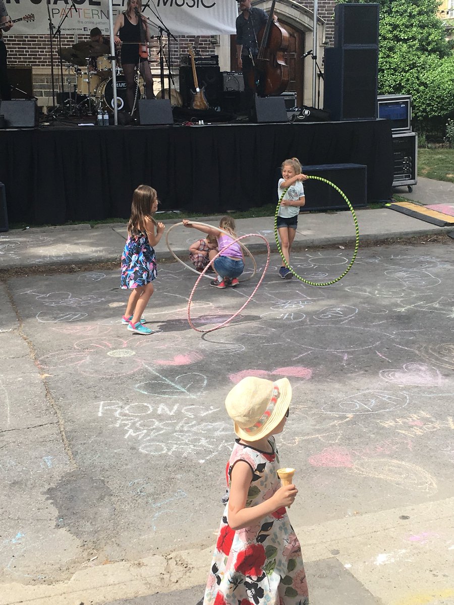 Penalosa_G's tweet photo. A child’s best friend, all over the world? Another child. Playing is HOW children learn. #PlayabilityEverywhere. #SustainableHappiness. @880CitiesOrg https://t.co/xSOJnQiWIt
