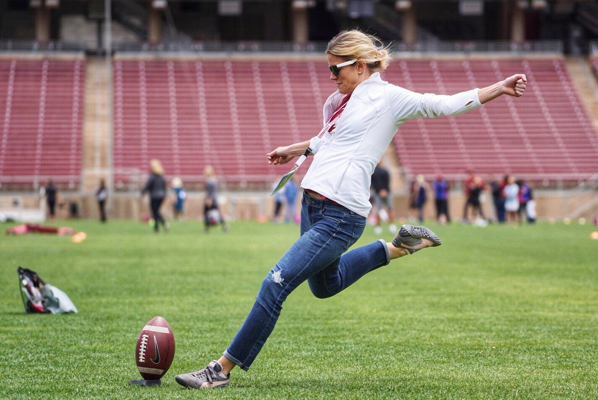 StanfordFball's tweet photo. Let’s take this outside. Knowledge into action #LadiesofCard #GoStanford https://t.co/CjvYxk573U