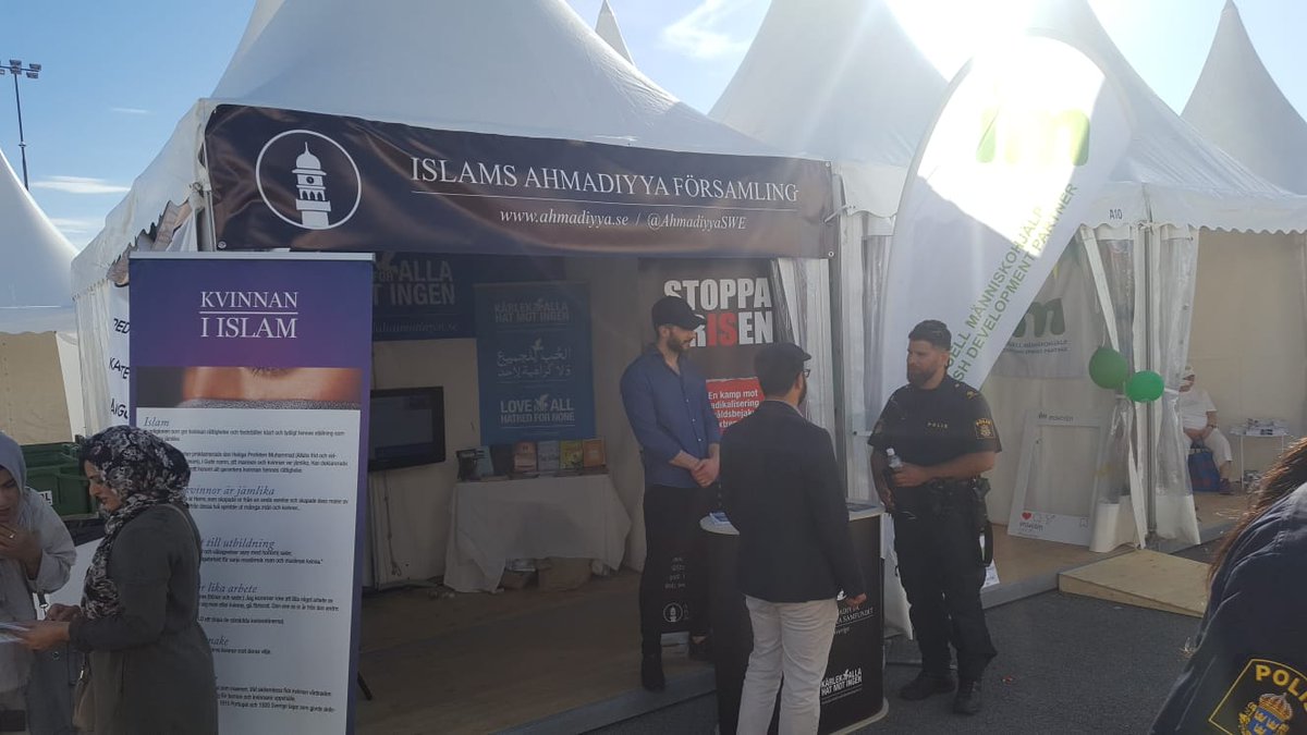 Zaheer_Ahmed_'s tweet photo. Vill du fråga en Muslim, om Jämlikhet, Integration, Segregering, Böneutrop, Fred, Extremism, Jihad, Hijab, Ramadhan etc. Eller bara hälsa? 

"Islams Ahmadiyya Församling" fins på A12 i #Järvaveckan 9-13 Juni, 15:30-20:00.

Plats: Spånga IP 

Varmt välkommen! https://t.co/Xf86d8Ne1e