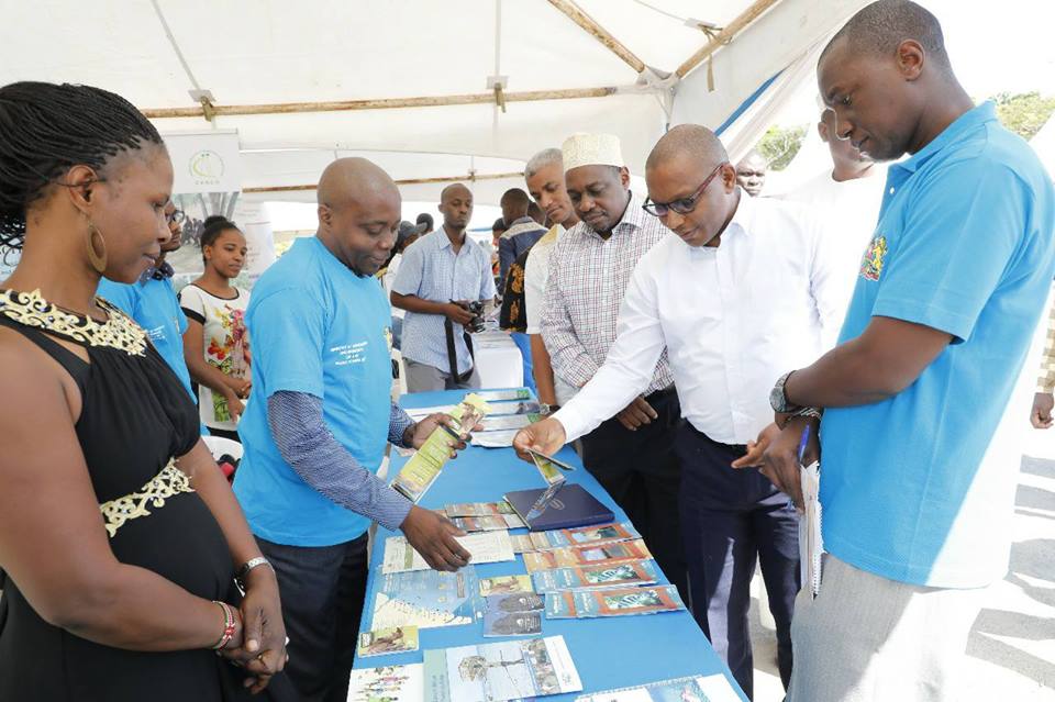 HamadiIddiBoga's tweet photo. Yesterday, I joined @Kingi_William DG @MombasaCountyKe & other stakeholders to celebrate #WorldOceanDay2018 at Mama Ngina drive. Present were PS Educatipn Prof.Micheni Ntiba, PS Shipping Ms.Nancy Karigithu, County Commissioner Achoki & Harun Rashid Khator of fisheries department. https://t.co/RZRY1VQgJd