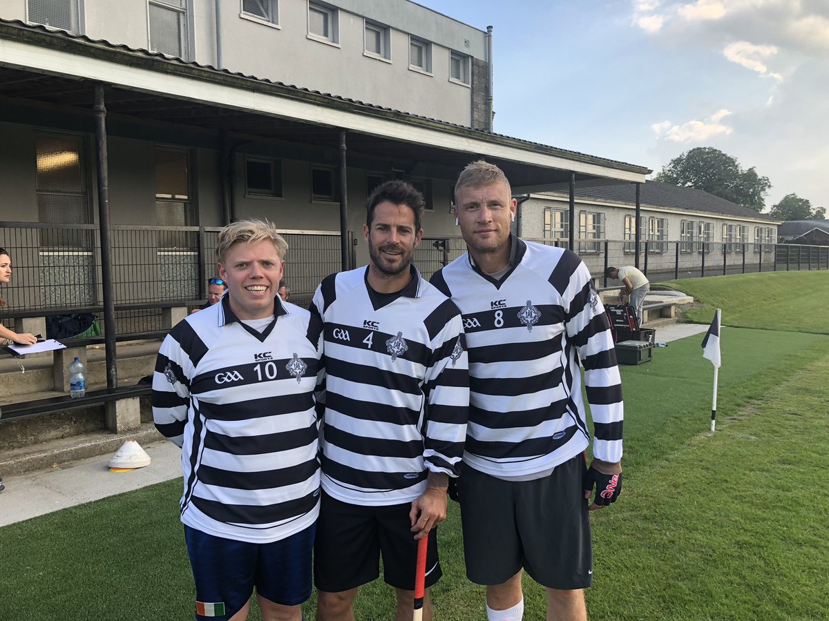 Delighted to welcome Rob Beckett, Jamie Redknapp & Freddie Flintoff @ALOTO - to our senior hurling field today. That’s the full back line sorted for next year... #greatsports #blacksandwhites