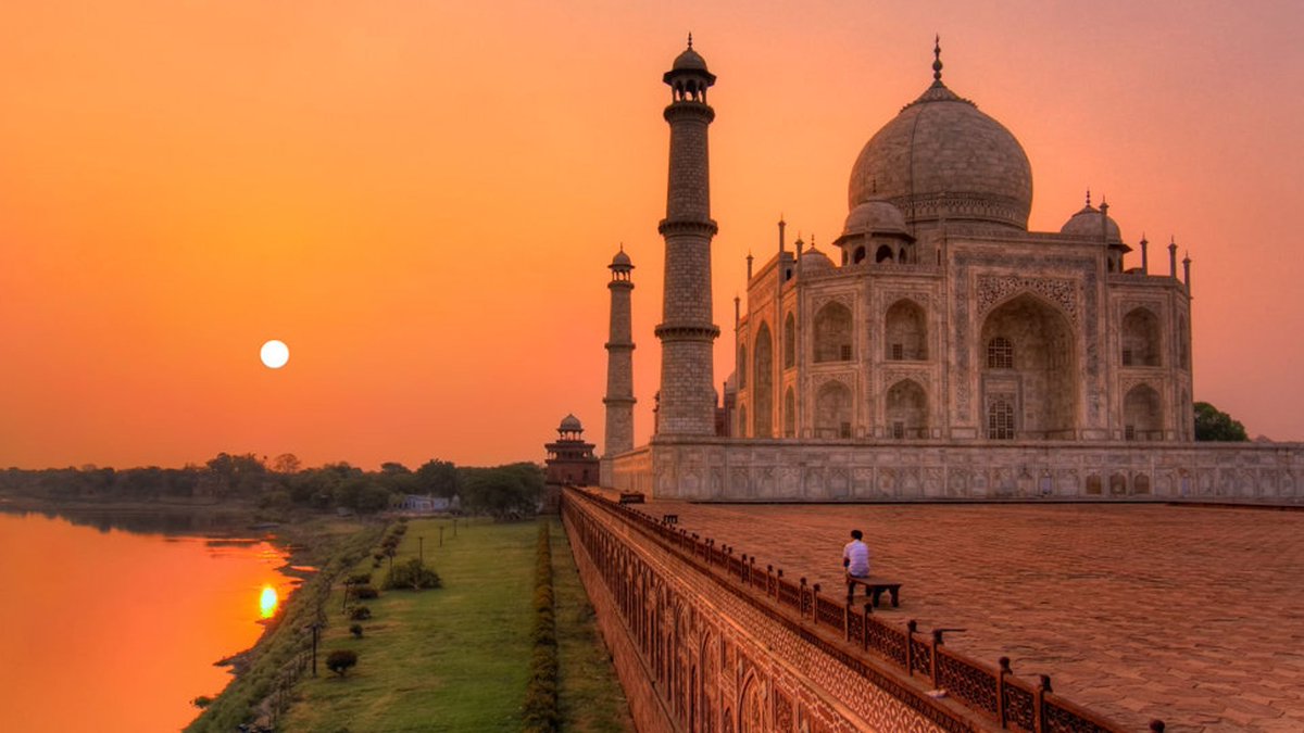 TrackThatTravel's tweet photo. The Taj Mahal isn't a new name in the world of travel but here are reasons why a lot of people are still dying to visit this architectural wonder! https://t.co/sdx6uFUdya

#TrackThatTravel #MyTravelStory # https://t.co/Rexzd0lexd