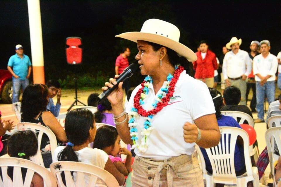 Rosalinda_F_H's tweet photo. Me uní a la #FiestaTurquesa d @drgiovannehux, cdto a Psdte Mpal de Sta Ma #Huatulco. 
Gracias Diputada @NalleOax X la promoción del voto p la alianza #PRI #PVEM #PANAL
Vamos a ganar este #1DeJulio. Vota #5De5 pq soy #MujerDePalabra #YoVoyConRosalinda #ContigoLaCostaAvanza https://t.co/NPHMYNu4F3