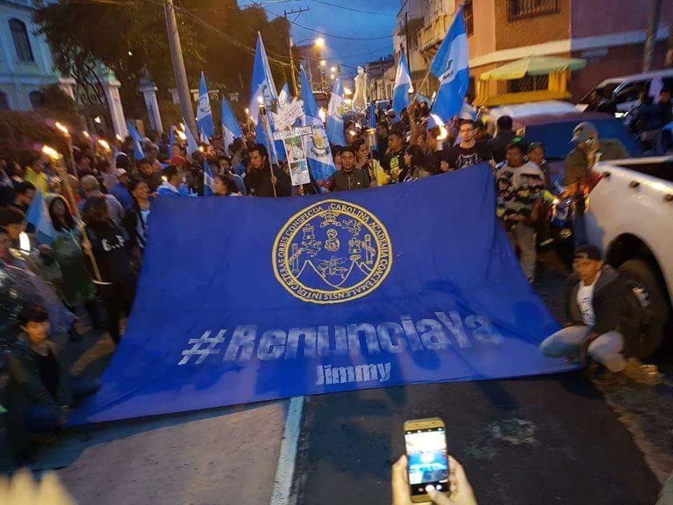 MikuColman's tweet photo. El pueblo nesecita justicia @jimmymoralesgt 
#RenunciaYa https://t.co/xE8sbpE3hn