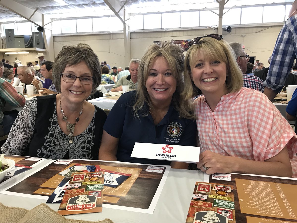 Mommentator's tweet photo. Thanks for hanging out tonight, ladies at the Republic Services table! @PeggyMcGaughR39 @RepSonya131 https://t.co/JcjSv2vvA2