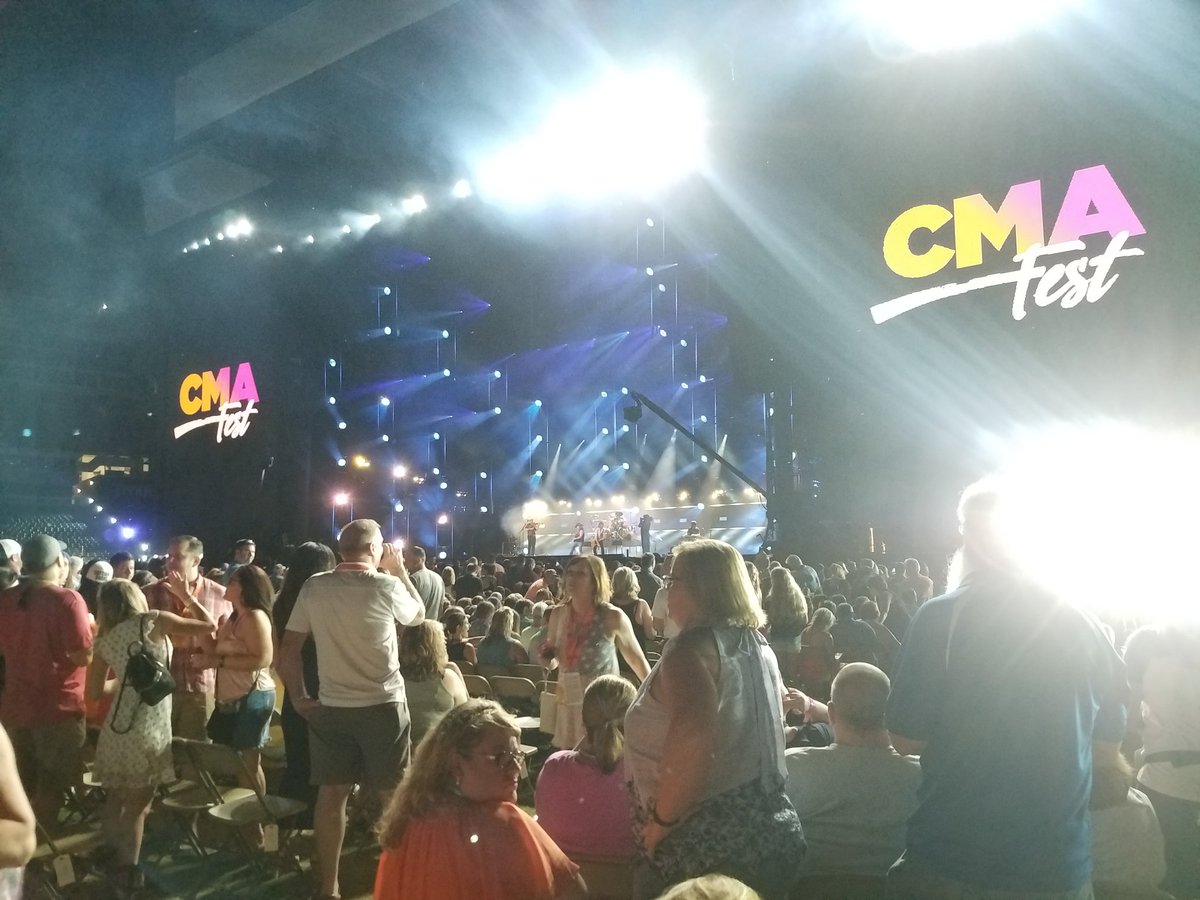 TomBlizzardPix's tweet photo. #cmamerch baby! Having a blast at cma fest in #Nashville https://t.co/3sZMMQbquM