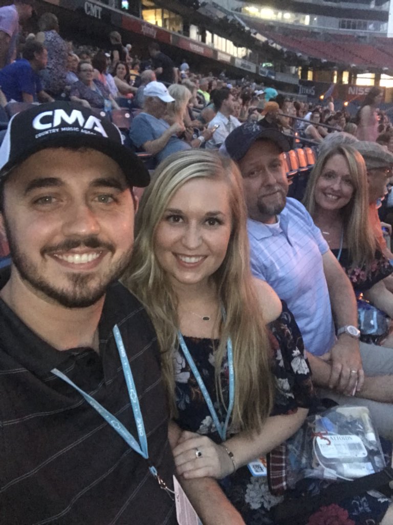 cayceann's tweet photo. Trying to win that #CMAMerch at #CMAFest! #itstartswithME #musicmadepossible https://t.co/oIFTqYtJTi