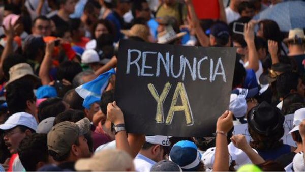 AnthonyPillo's tweet photo. No andemos con mamadas Renuncia y todos contentos :3
@jimmymoralesgt #RenunciaYa https://t.co/9DFA9oNdkw