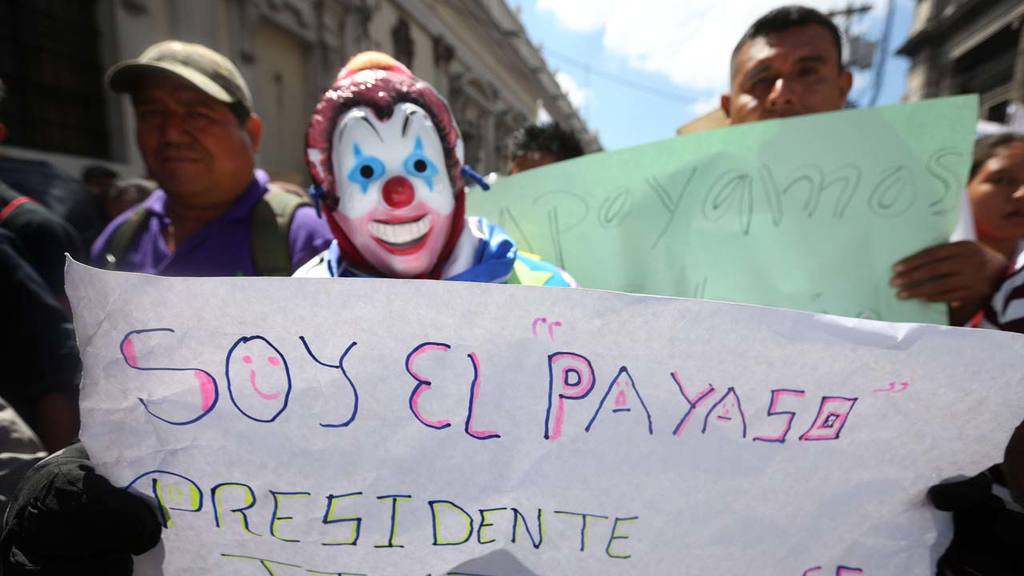 XxMartinYZ23xX's tweet photo. Eres Un Buffon @jimmymoralesgt #RenunciaYa @jimmymoralesgt   
@Yessi13925545 @ManuelOT15 @Diegoguillens @Gasheta3 @100ciaBrayan @Angel_Sanchez5 @Benito100cia2
#hail100cia #RenunciaYaJimmyMorales #RenunciaYa
My Facebook: https://t.co/SinARr3AqH https://t.co/loS0EzmQoH