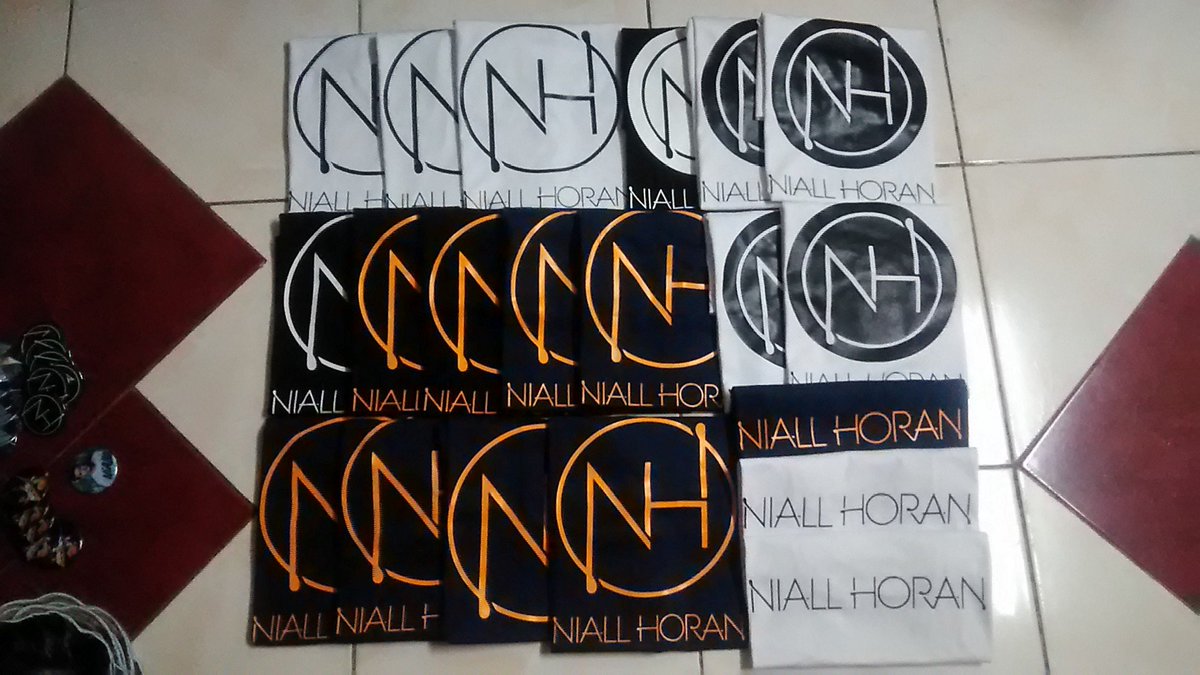 ajplanetPH's tweet photo. Items ready for meet up!! See you!! 😊💟

#FlickerTourMNL 
#FlickerOfHopeManila 
#NiallHoranAtMOAArena 
#NiallHoranPH https://t.co/FbVbU7kK7t