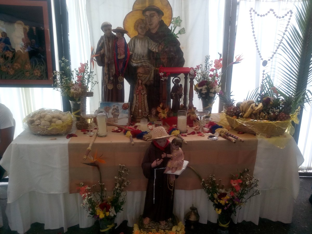 michellyvivas's tweet photo. En Lara comienza la conmemoración del Día de San Antonio...

Hoy, la familia del compañero #Cubiro en la 14 con 43 le rindieron un homenaje a Rodrigo Sarmiento con un hermoso Tamunangue!

@cantourgente https://t.co/32smjMfDrd