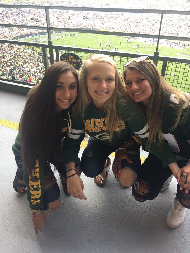 kaitlyntingley_'s tweet photo. Happy birthday lexi!!!! Enjoy these cute pics of u 🤪🤪😘 have a good day sweet cheeks 💜 @jonelexi https://t.co/yZg7B2fQ48