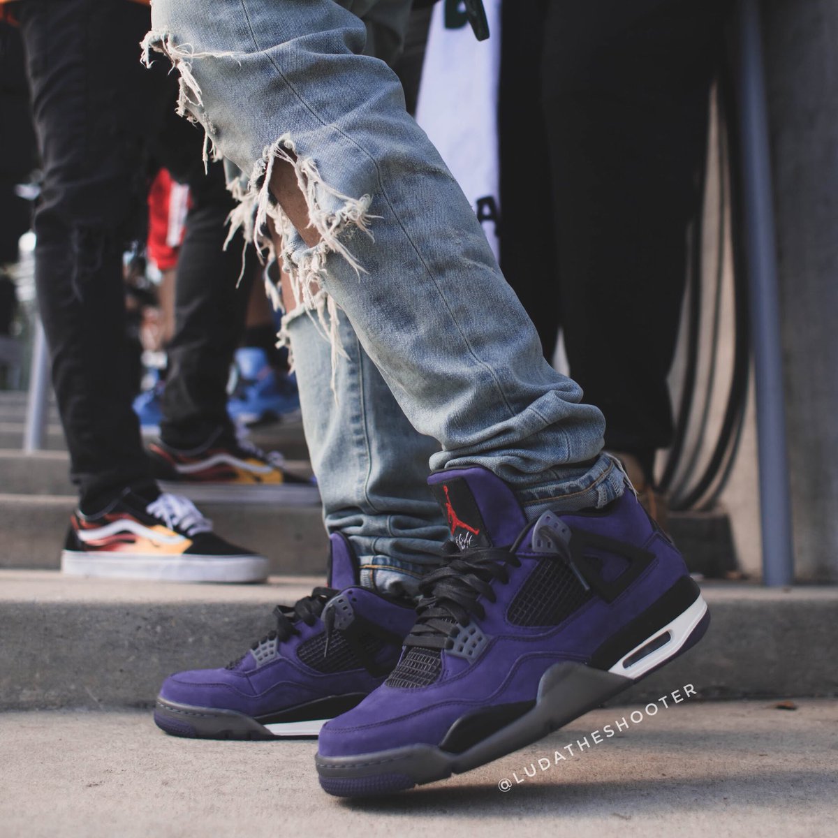 travis scott friends and family 4s