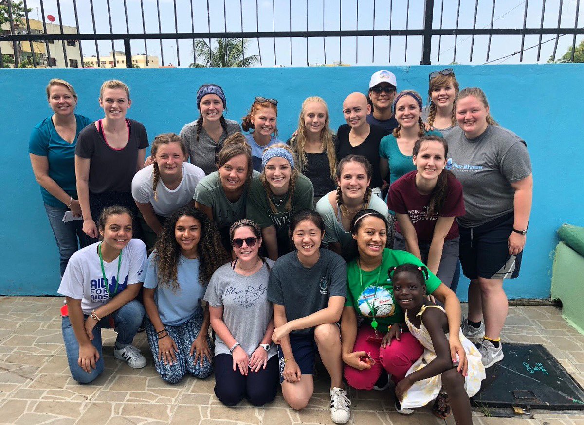 bethel_mariah's tweet photo. Who knew it took flying to a different country, with people from different states, and lots of translating to meet the most beautiful people in the world? #DR2018 #SummerMission #VisionTrust https://t.co/r7eQRigJhq