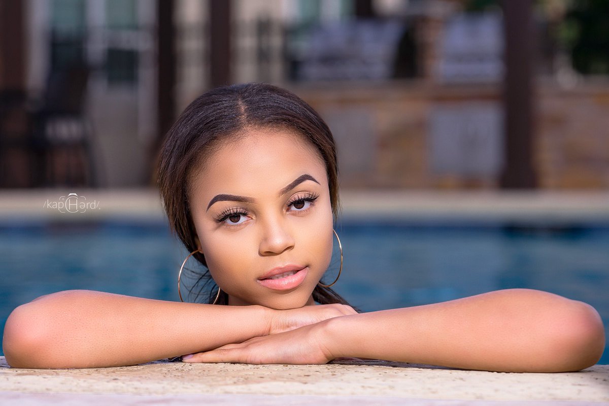 heavennrileyy's tweet image. don’t drown tryna ride my wave🌊