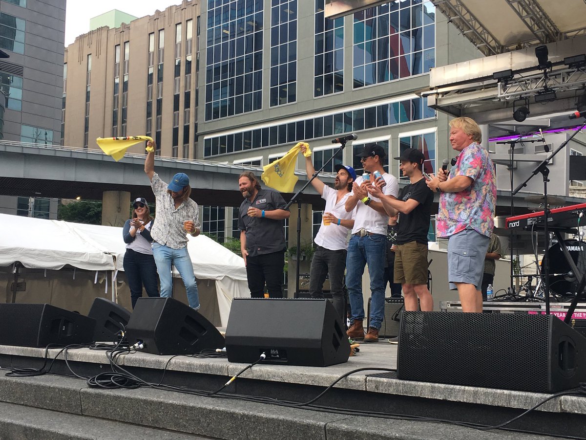 TAPSOnline_CA's tweet image. What a contest! #collabnation winner is @itsthedarcys &amp;amp; @BigRockBrewery! Congrats on the #lcbo listing and huge thanks goes out to all our participating collabs @MarketBrewing &amp;amp; @bigwreckmusic and @WhitewaterBrew &amp;amp; @DougGilmour93 for this year’s #sessionto