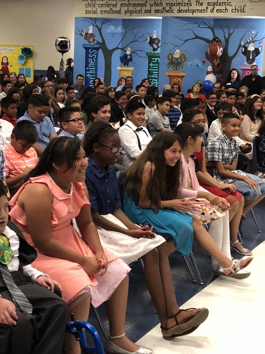 Yesenia1718G's tweet photo. I’m going to miss my students so much! This was a really good group of kiddos. #whenyoustarttomissthem #twodayslater #fifthgrade https://t.co/7KMflT9lZQ