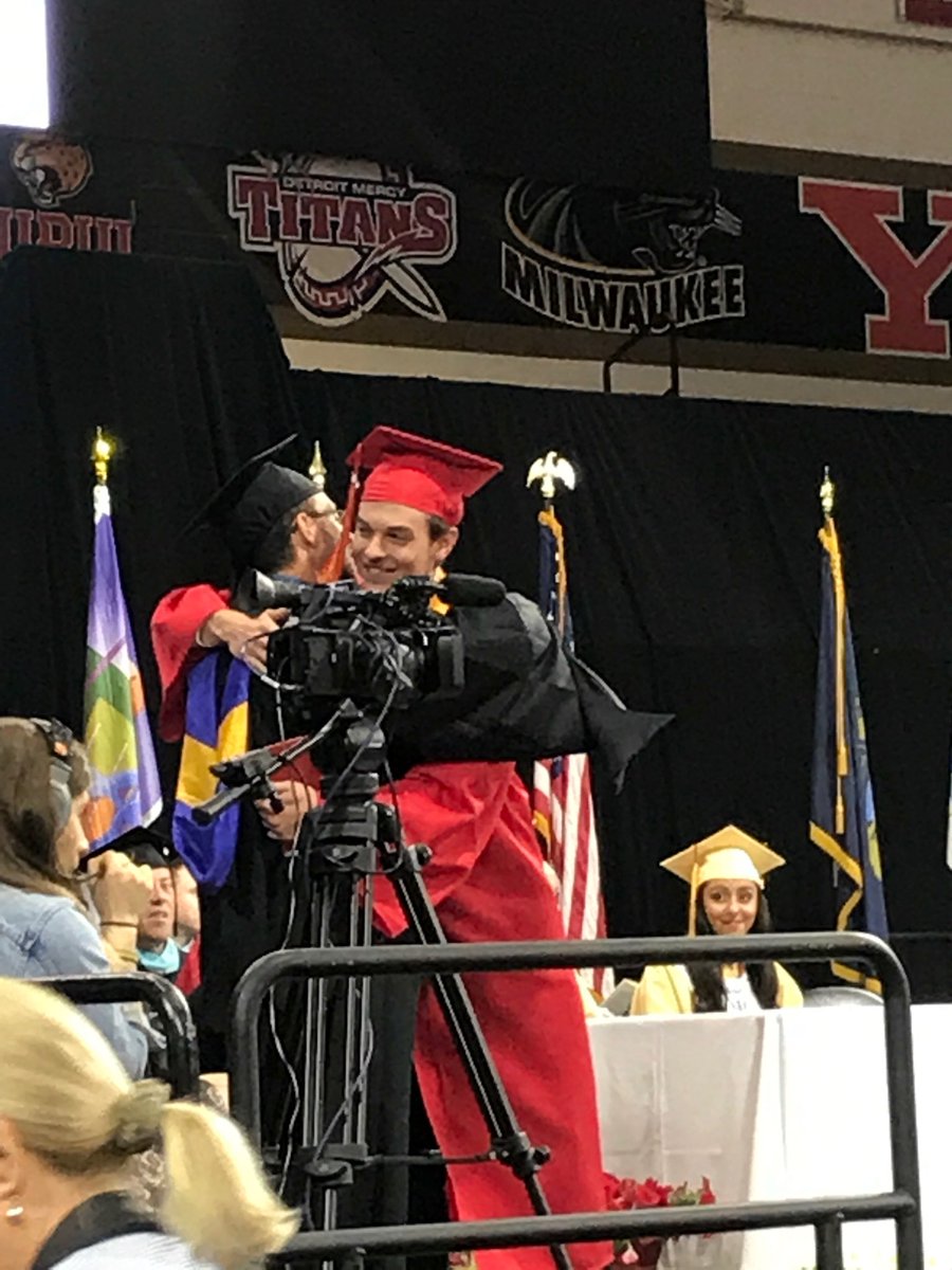 learningTurner's tweet photo. One of our perks as educators. #AHSClassof2018 #lovemyjob https://t.co/vwTGvu1Yfx