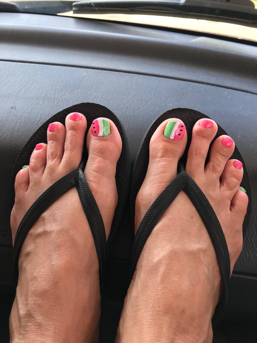 ShawnRWF's tweet photo. Watermelon toes!!! Welcome to Summer!! #motherdaughtertime #pedicurefun https://t.co/jNYG0l6wGo