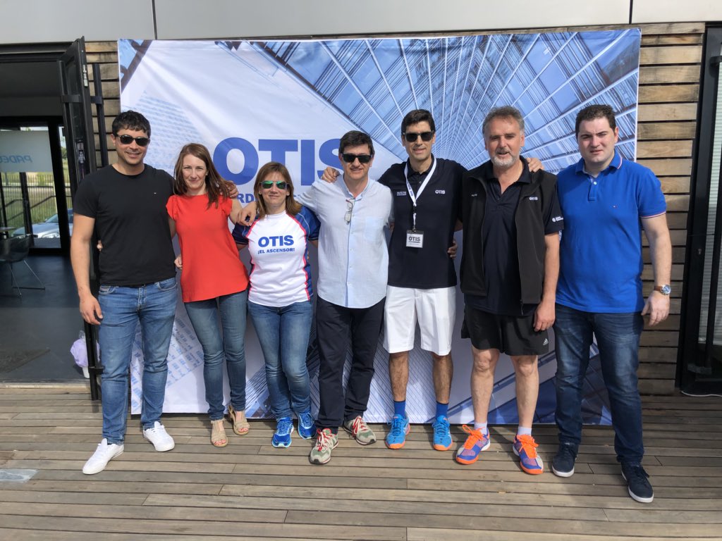 joserrabes's tweet photo. Que facil es  realizar eventos con clientes con un equipo como este!!! https://t.co/U5jyYcCrKL