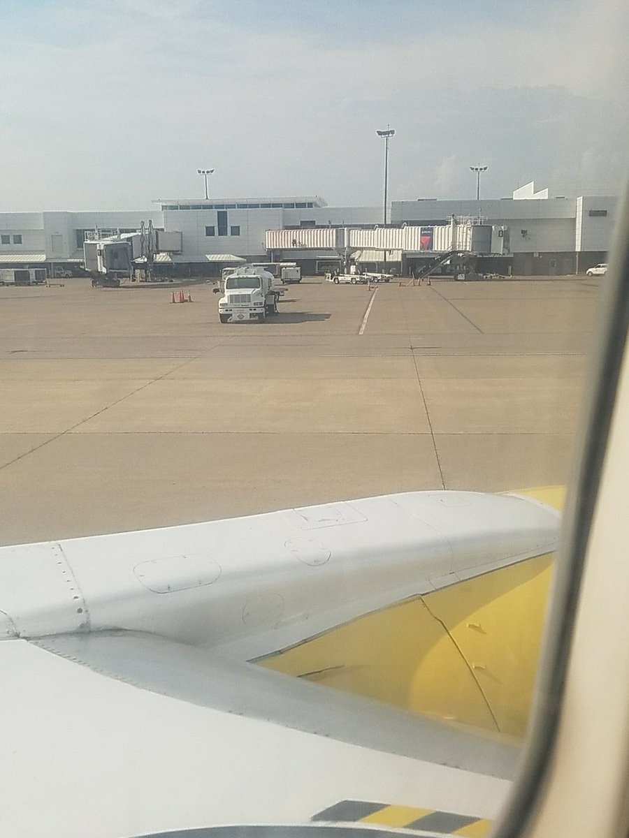 JDCincyRadio's tweet photo. 25 minutes and counting on the tarmac... @CVGairport knew we were coming right? #Bull💩 #Letusoff https://t.co/dUhu1ZCMwn