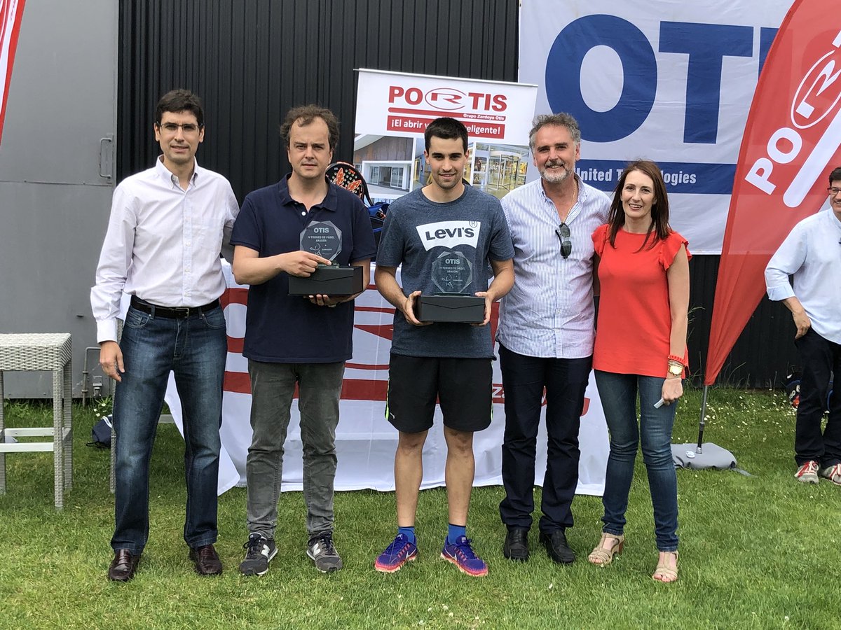 joserrabes's tweet photo. Magnifico dia en compañia de amigos de OTIS!! gracias por acompañarmos en el 4º Torneo de padel OTIS Zaragoza!! https://t.co/0ApgqKSNha