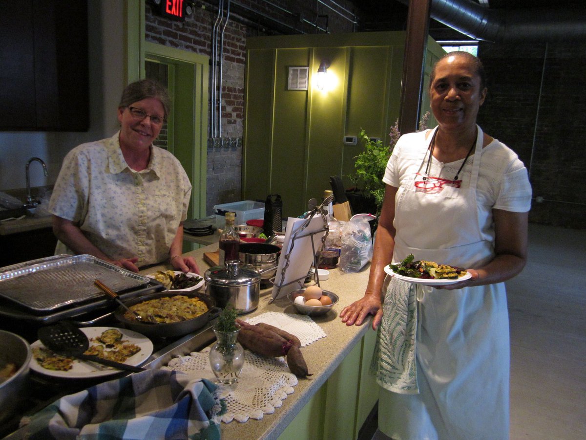 Center4UrbanAg's tweet photo. Today’s Seed to Plate class was so much fun! Willa Essie did a phenomenal job leading the class. She and Susan prepared a delicious meal. #seedtoplate #culinaryclass #growwithus https://t.co/PPCiv5B12l