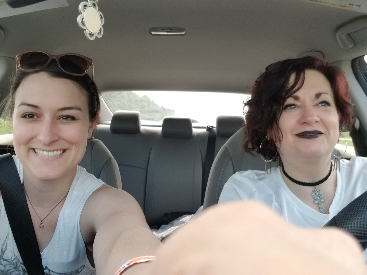 KromePony's tweet photo. Goodbye Colombus- we had fun! We'll see you next year! #WizardWorldColumbus #PittsburghBound https://t.co/W3D3ZuTvla
