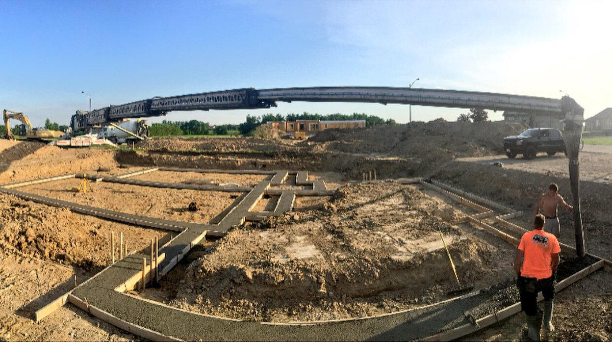 Gulutzen_Crete's tweet photo. Squeezing in a another set of house footings in Atwood Friday evening #fridaynighters💪 @feeneydesignbui https://t.co/kAtxtlKimQ