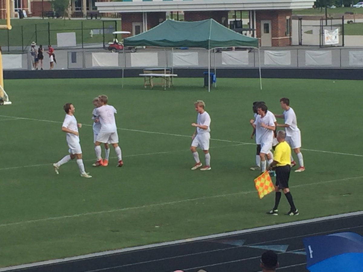 lightninglegion's tweet photo. AMAZING TOUCH GOAL BY DILLAN MCCARTY! 2-0 with 5 min left in 1st! #WeAreCosby #statefinal https://t.co/uWBbB2Q8gj