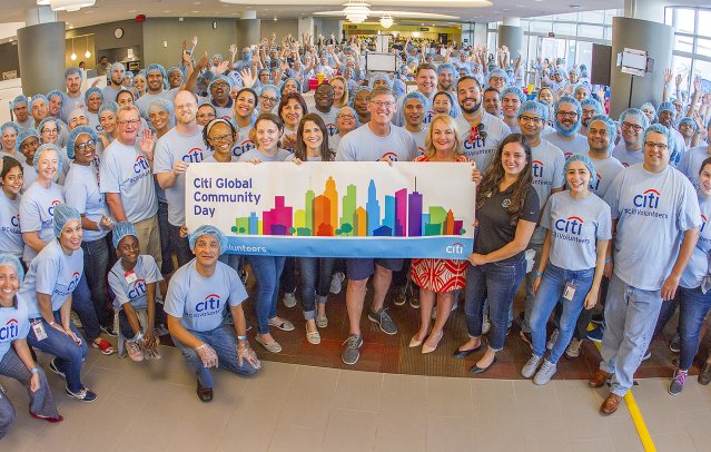 irenerrrr's tweet photo. Citi CEO Mike Corbat came to Tampa for Global Community day! We helped our community partner Feeding Children Everywhere to pack 100,000 healthy meals for those in need. Check me out in the front row! #MikeCorbat #CitiVolunteers #GCD https://t.co/g3PxsNiRWg #CitiAmbassador https://t.co/CmzSPQHw43