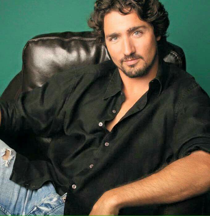 Loveon999's tweet photo. @bubba_wubba @NatashaBertrand @realDonaldTrump Exactly, why did he go? To show his muscles? Haha...
@JustinTrudeau PLZ #AnnexUS
Thank you @EmmanuelMacron for your helping hand! https://t.co/k3fN6psX7F