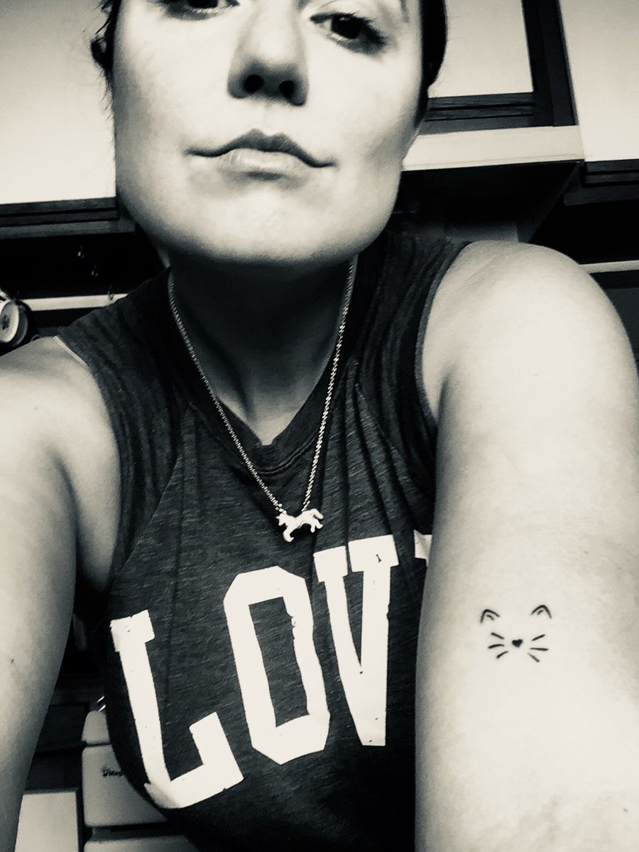KeerKeer's tweet photo. Meow. 🐱🎀💪🏼✨
#TattoosforPlannedParenthood
#WeGrabBack
#IStandWithPP https://t.co/j3cKm5L4ef
