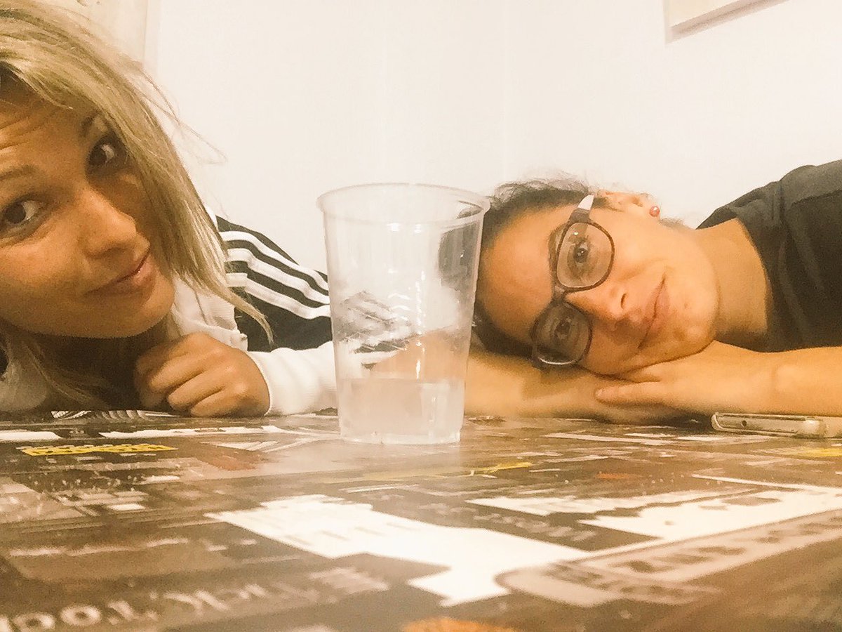mariaguilas's tweet photo. Aquí estamos debatiendo como va el país 😂😂😂 @Marihue2 🙌🏻⚽️ #lorcafem #tacoslargos https://t.co/BUvU3RrGMD