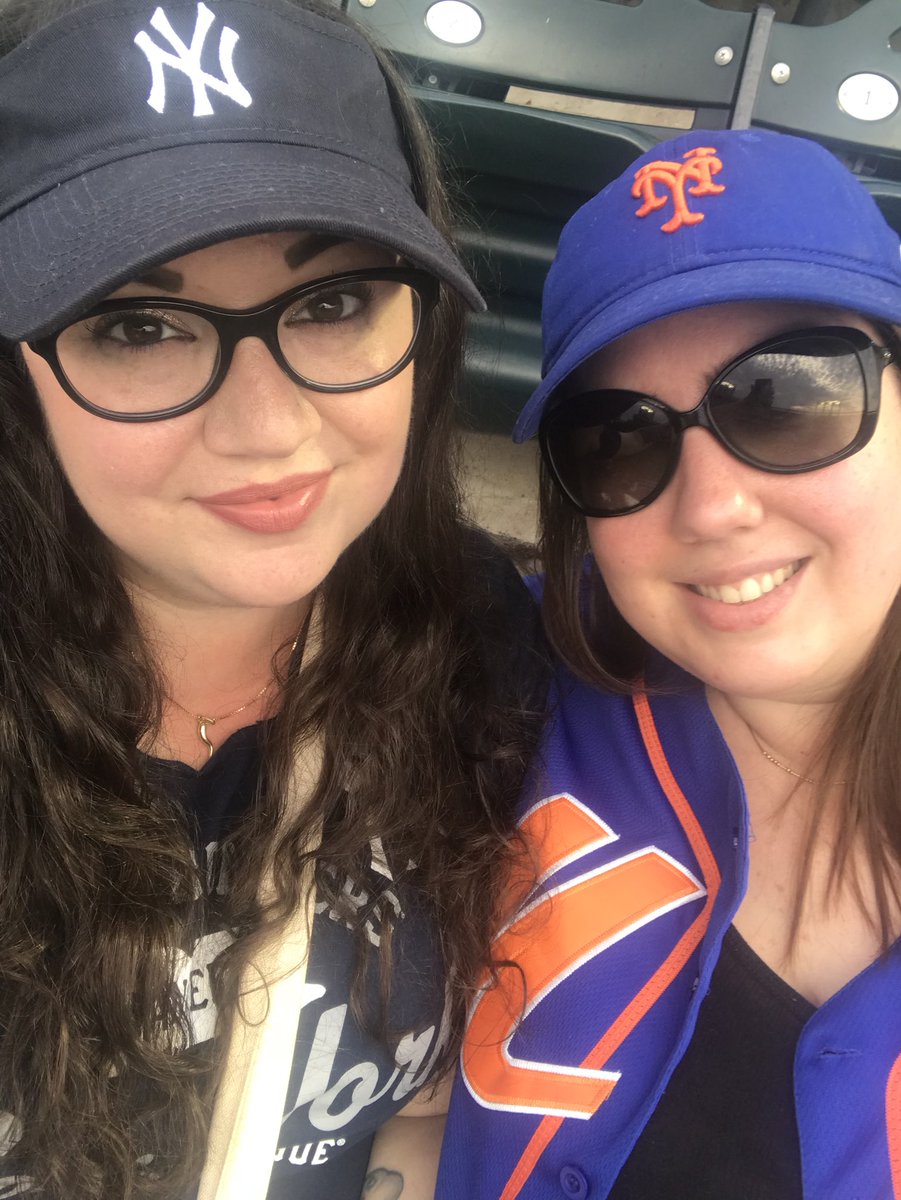 HeyitsMeJaclyn's tweet photo. Let’s Go Yankees! @yankees #nikonmets https://t.co/JTX8TN6eyR