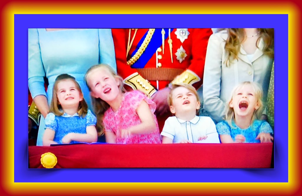 sanshui596's tweet photo. #PrinceGeorge #PrincessCharlotte & #SavannahPhillips on the #balcony at #BuckinghamPalace, during the #flypast following the #TroopingoftheColour.
#BuckinghamPalaceBalcony #Royalfamily #london #redarrows #Queens #official #birthday #aircraft #redwhitandblue #greatgrandchildren https://t.co/KbjSQWa7zH
