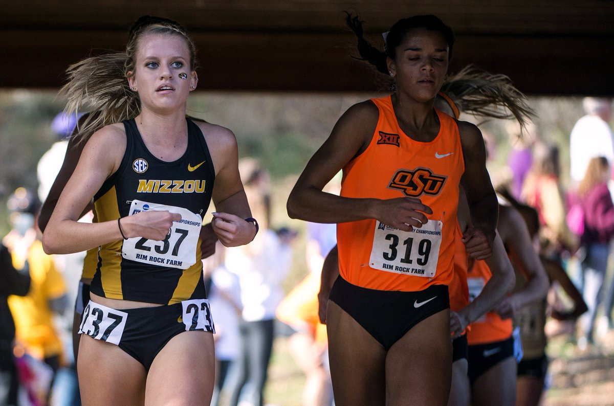 MizzouTFXC's tweet photo. @KarissaSchweiz4 👉 @KarissaSchweiz4 Career Highlights 👈

2️⃣0️⃣1️⃣5️⃣ XC

-Earned All-SEC 2nd Team honors with 14th place finish
-Made the All-Regional team for 2nd straight year

#MIZ #TigerTough 🐯 https://t.co/u2d5OP8Y88