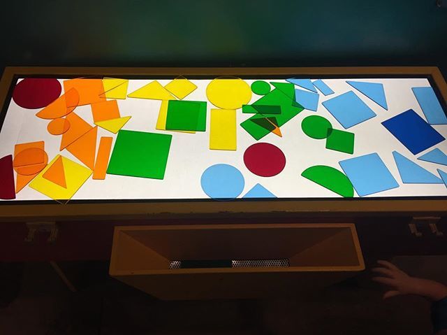 Science_Works's tweet photo. We love that someone organized the light table shapes by color! #rainbow #pridemonth #lighttableplay https://t.co/8NkNFQ61qn https://t.co/nsk6BPtdPi