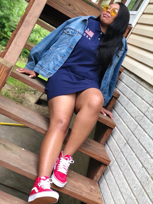 Watch Mom's leaked NSFW photo on TwXstars