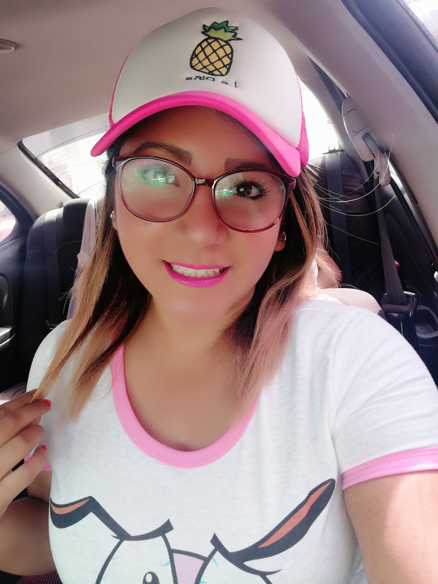 LaPia20's tweet photo. Soy una piña rosa. https://t.co/Ymf4VREsiE