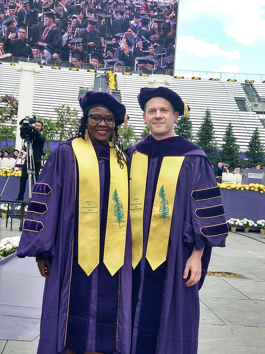 carolwildlife's tweet photo. #uwgrad2018 congrats 🤗 https://t.co/EA3Tb2kTat