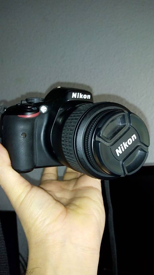 hector_hess's tweet photo. Marcos Maldonado de Facebook 
Encontré una cámara Nikon con el estuche en la ciudad de La Plata. El que me escriba y me diga que fotos tiene se la devuelvo, obvio que mia no es. Seguro que el/la dueñ@ la dio por perdida, pero acá está. Por favor difundir. Gracias! https://t.co/30fQLIzI6D