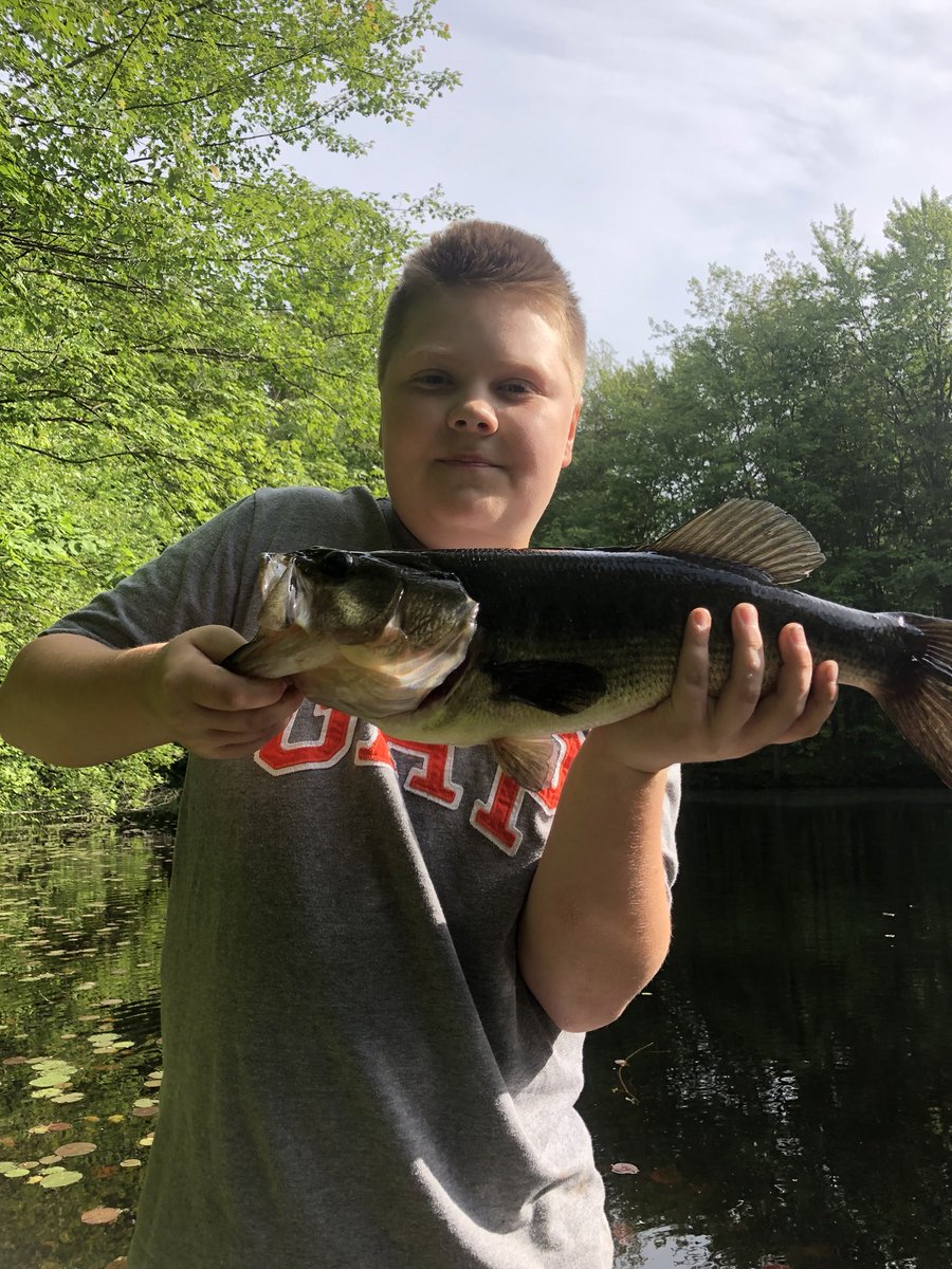 nbol69's tweet photo. @mike_Iaconelli my son caught this in a farm pond half the size of a football field https://t.co/iwjC4nDNjG