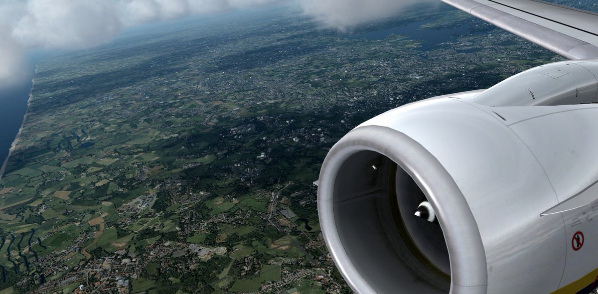 simatron_dan's tweet photo. Some beautiful shots on departure from #FlyTampa #Amsterdam in the #Ryanair #NGX #P3D #FlightSim https://t.co/FiOOmzCIqn