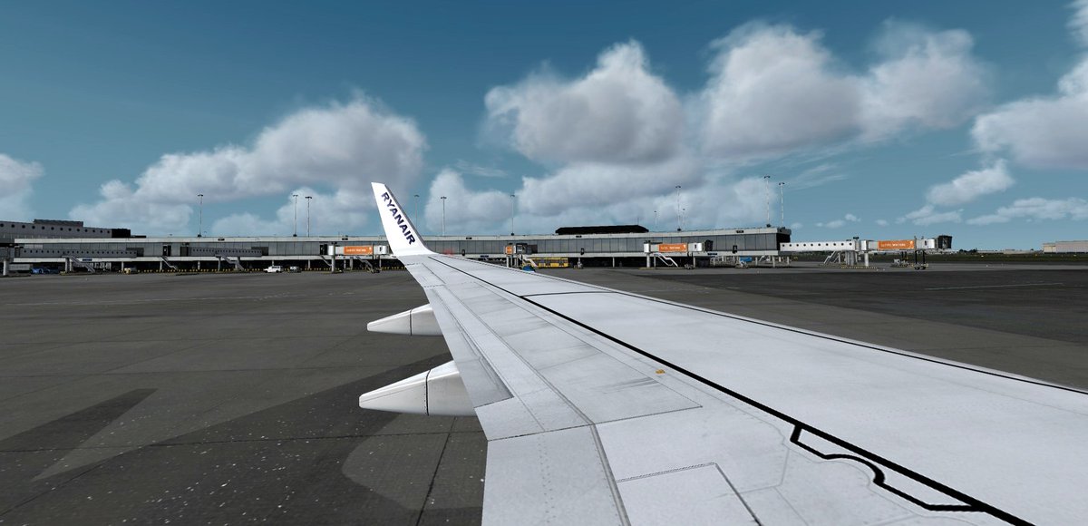 simatron_dan's tweet photo. Some beautiful shots on departure from #FlyTampa #Amsterdam in the #Ryanair #NGX #P3D #FlightSim https://t.co/FiOOmzCIqn