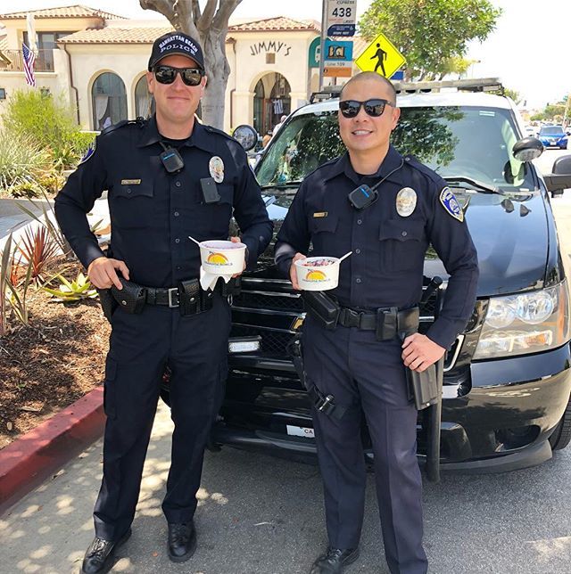 paradisebowls's tweet image. Happy to feed Manhattan Beach’s finest! 👌🏽👮‍♂️👮‍♂️👌🏽#manhattanbeachpolice #keepinitclassy