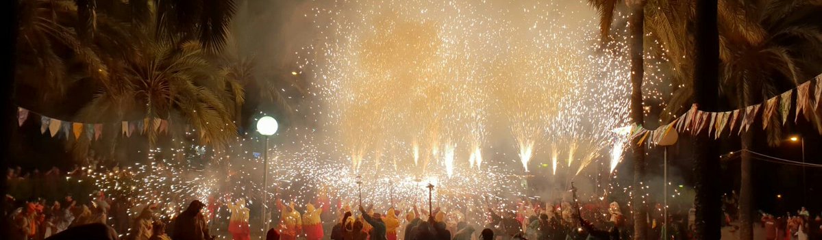 kapaoltis's tweet photo. #EncesaFinal #correfocLlefià #correfoc #Llefià #Badalona https://t.co/Zho4cIzxpG